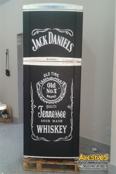 Plotagem em Geladeira Jack Daniels